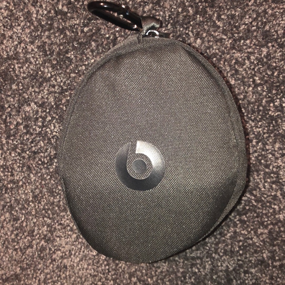 Matte Black Beats solo 3
